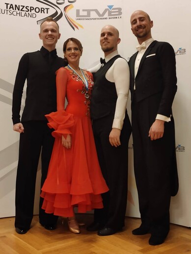 Bas-Taenzer-Kopie-Jpeg